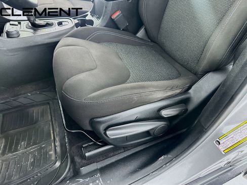 Used 2019 Jeep Cherokee Latitude w/ Cold Weather Group image 27