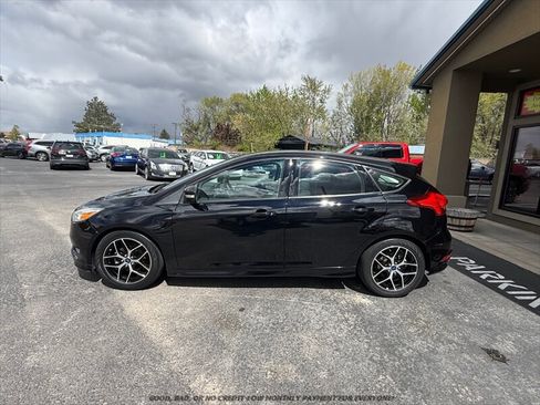 Used 2016 Ford Focus SE w/ SE Sport Package FWD image 4