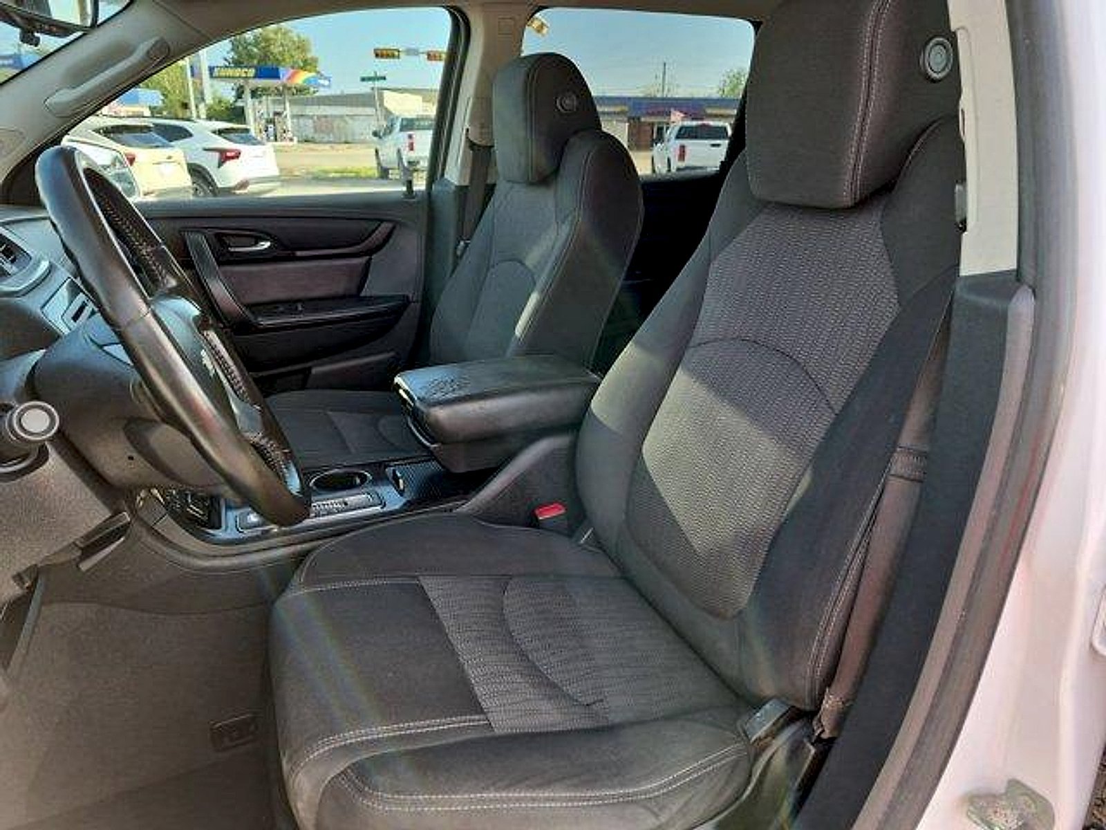 Used 2017 Chevrolet Traverse LT w/ Style and Technology Package FWD image 17