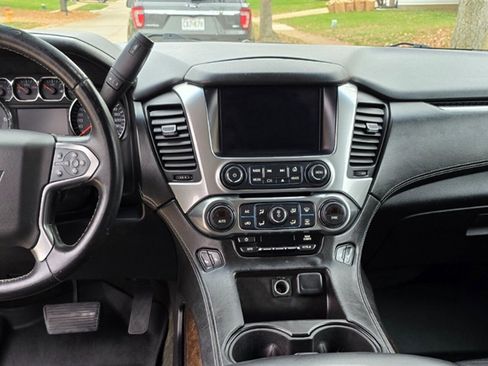 Used 2015 Chevrolet Suburban LT image 18