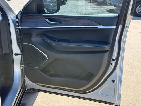 Used 2022 Jeep Grand Cherokee Limited w/ Luxury Tech Group II image 26