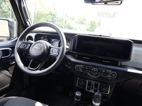 Used 2025 Jeep Wrangler Unlimited Sport AWD/4WD image 26