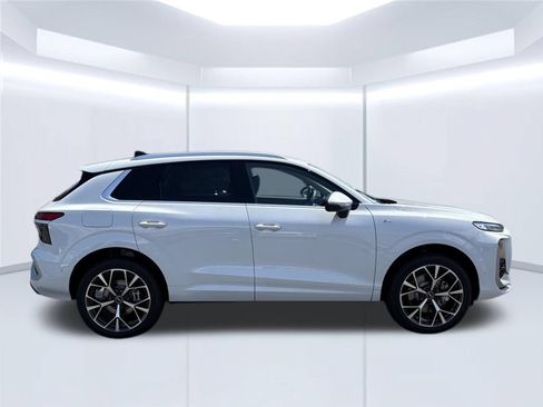 New 2026 Audi Q3 quattro 2.0T AWD/4WD image 9
