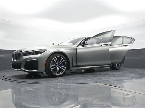 Used 2022 BMW 750i xDrive w/ Autobahn Package image 31