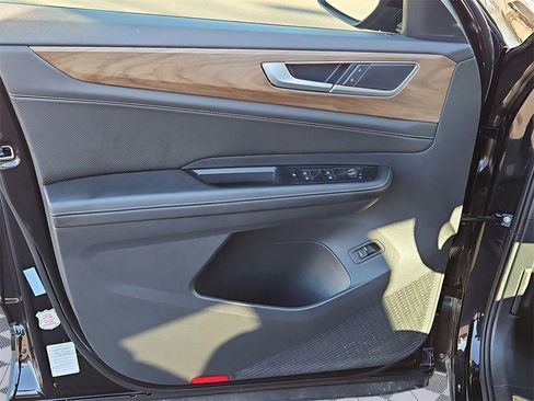 Used 2025 Volkswagen Atlas SE image 10