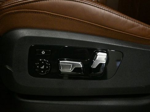 Used 2025 BMW X7 M60i image 21