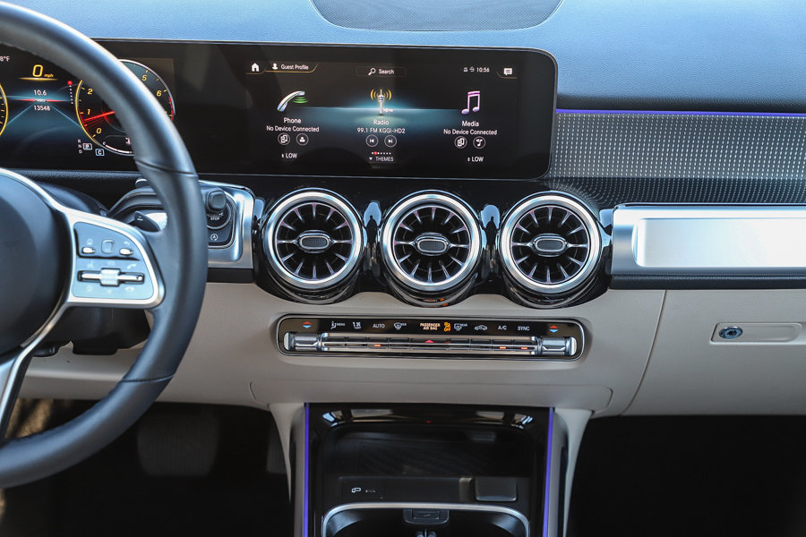 Used 2022 Mercedes-Benz GLB 250 w/ Premium Package Lite image 15