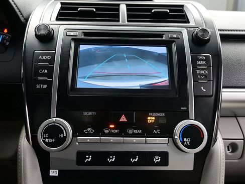 Used 2014 Toyota Camry LE FWD image 18