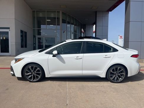 Used 2020 Toyota Corolla SE w/ SE Premium Package image 3