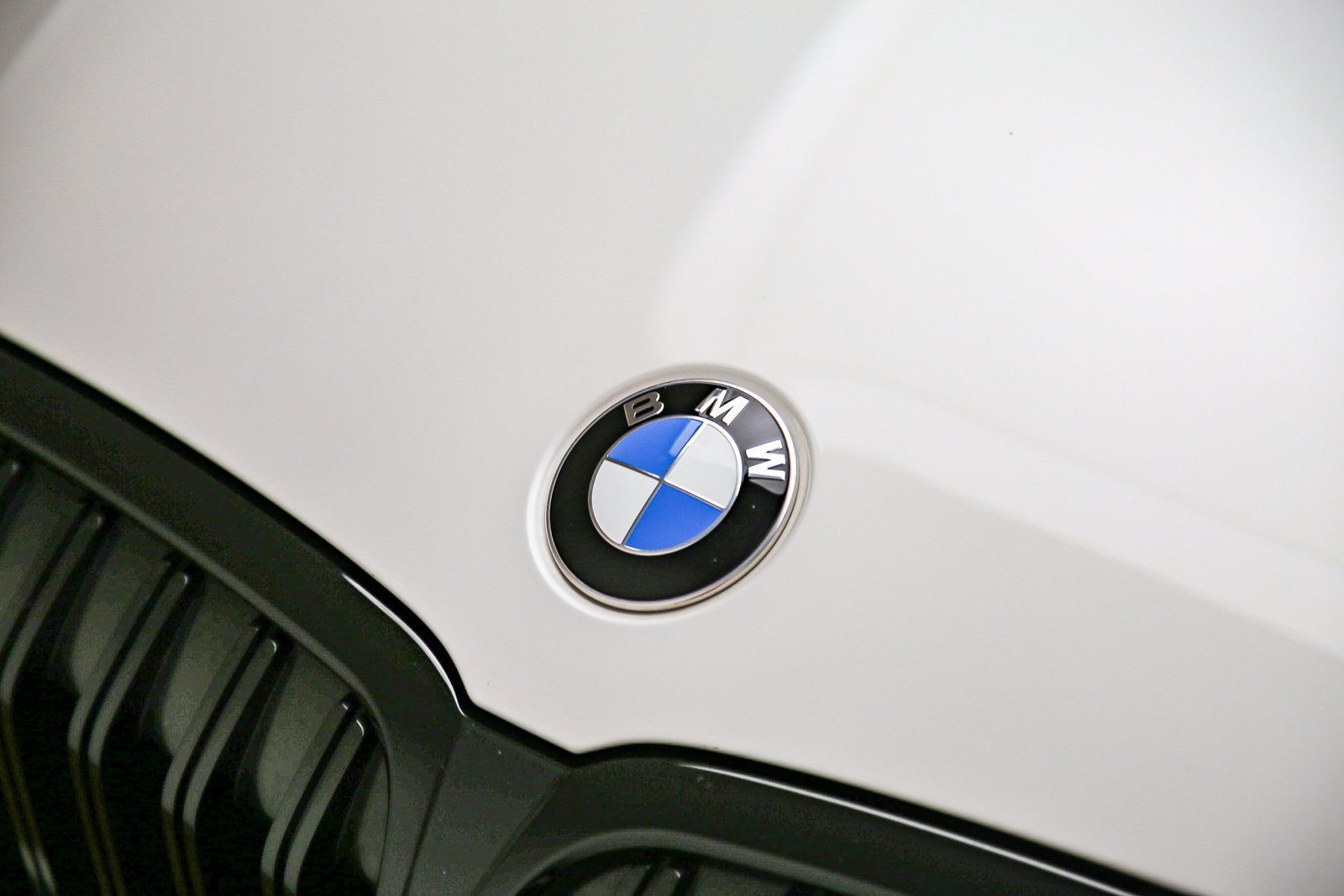 Certified 2025 BMW 330i Sedan w/ M Sport Package RWD image 9