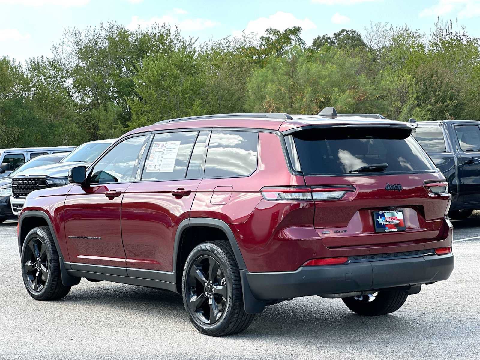 Used 2023 Jeep Grand Cherokee L Laredo AWD/4WD image 13