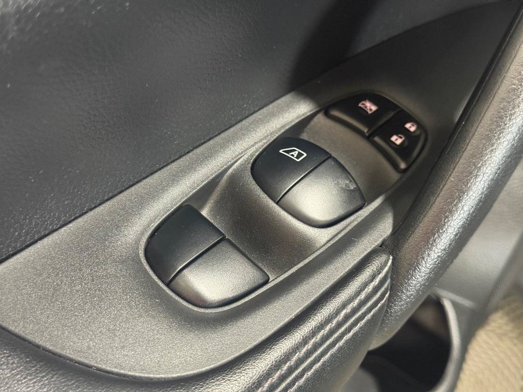 Used 2017 Nissan Rogue SV AWD/4WD image 26