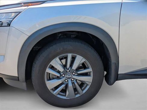 Used 2022 Nissan Pathfinder SV FWD image 14