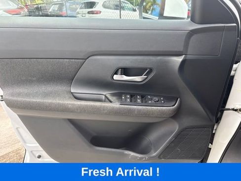 Used 2025 Nissan Kicks SV FWD image 12