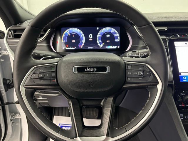 Used 2024 Jeep Grand Cherokee Limited w/ Black Appearance Package AWD/4WD image 21