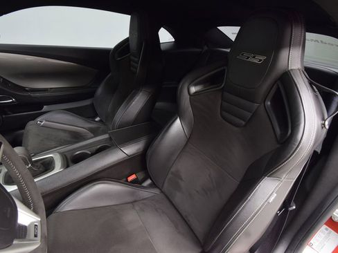Used 2014 Chevrolet Camaro SS w/ SS Performance Package image 19