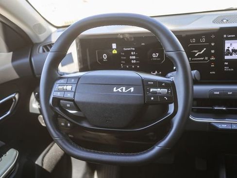 Used 2025 Kia K4 EX image 16