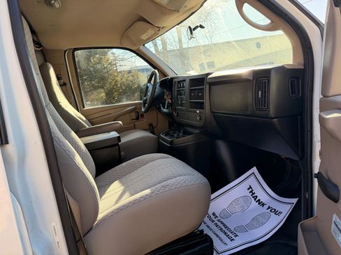 Used 2009 Chevrolet Express 1500 image 13