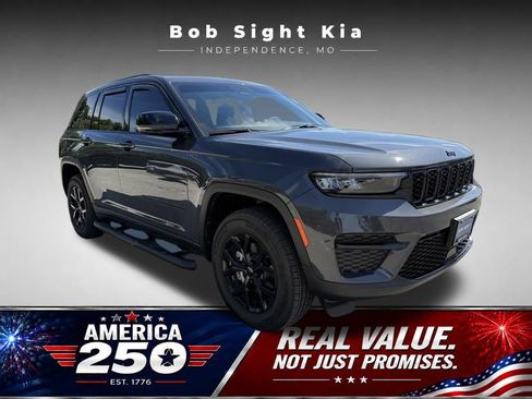 Used 2025 Jeep Grand Cherokee Altitude AWD/4WD image 20