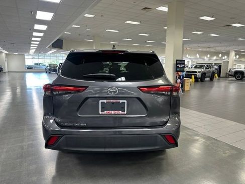 Used 2023 Toyota Highlander L FWD image 6