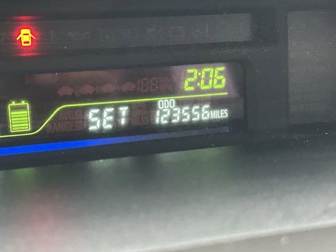 Used 2012 Toyota Prius V Three image 30