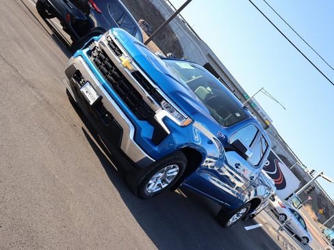 Used 2023 Chevrolet Silverado 1500 LT w/ Z71 Off-Road Package image 3