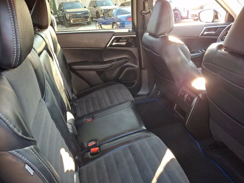 Used 2024 Mitsubishi Outlander SE image 15