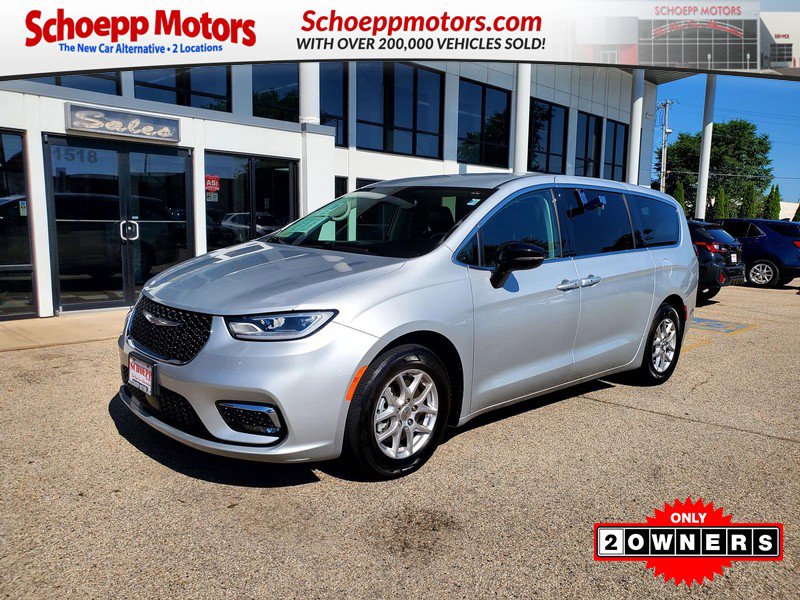 Used 2024 Chrysler Pacifica Touring-L FWD image 1
