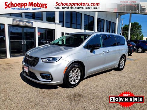 Used 2024 Chrysler Pacifica Touring-L FWD image 1