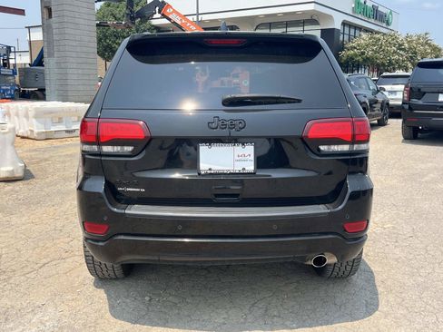 Used 2021 Jeep Grand Cherokee Laredo X AWD/4WD image 6