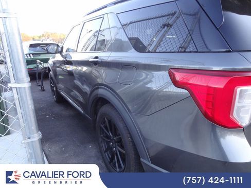 Used 2020 Ford Explorer XLT w/ Equipment Group 202A image 4