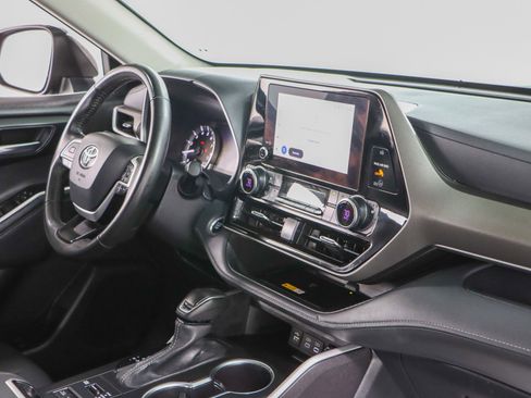 Used 2024 Toyota Highlander XLE image 28