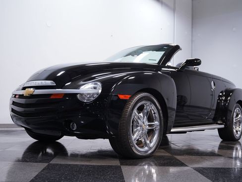 Used 2005 Chevrolet SSR w/ Preferred Equipment Group image 20