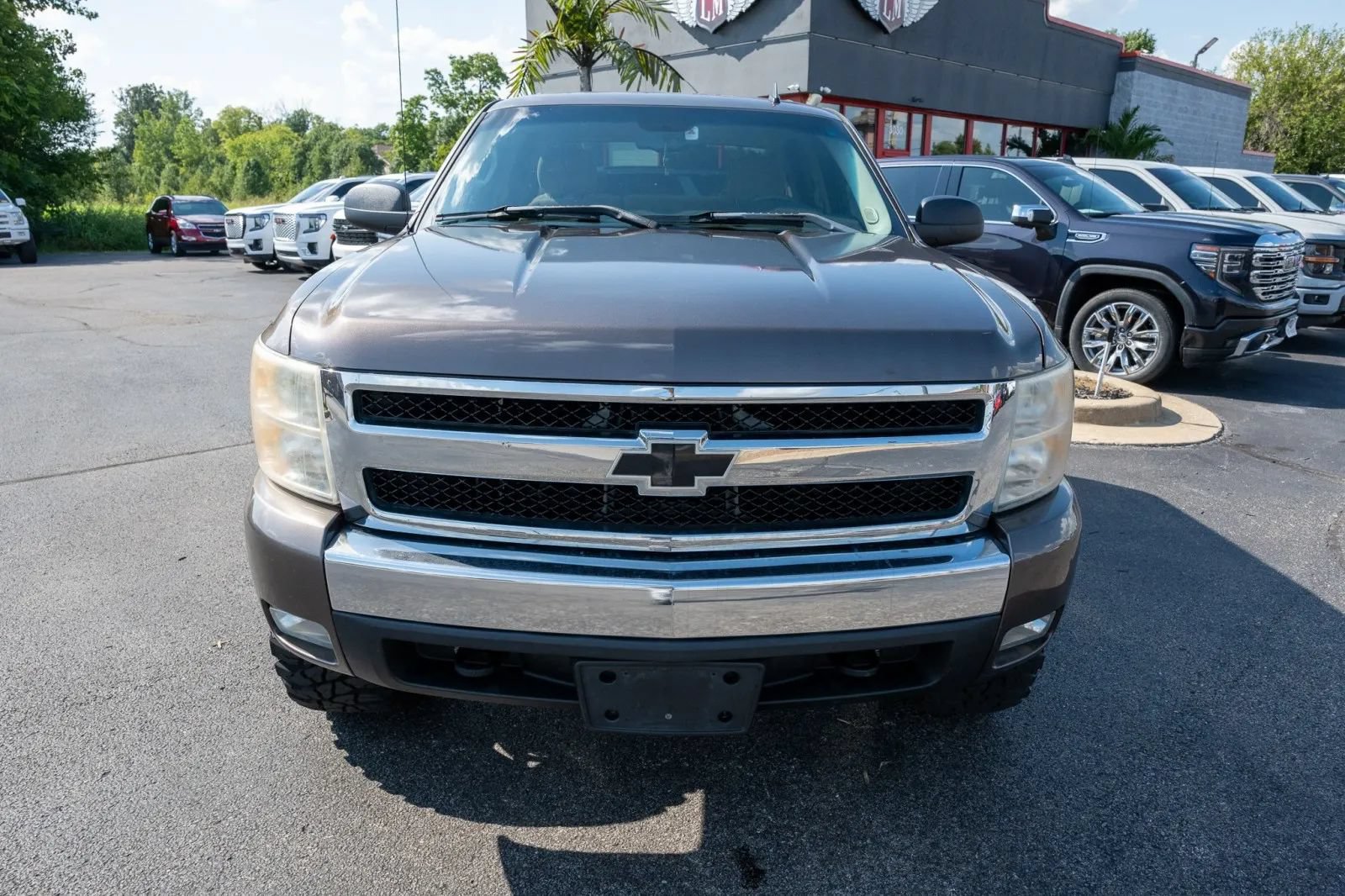Used 2007 Chevrolet Silverado 1500 LT w/ 1LT Convenience Package AWD/4WD image 2