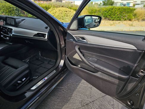 Used 2018 BMW 530e w/ M Sport Package 2 RWD image 32
