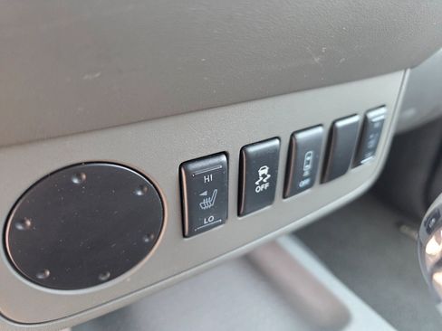 Used 2019 Nissan Frontier SL image 25