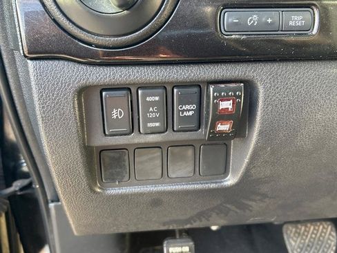 Used 2017 Nissan Titan SV image 14