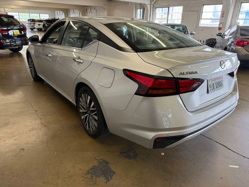 Used 2024 Nissan Altima 2.5 SV image 4