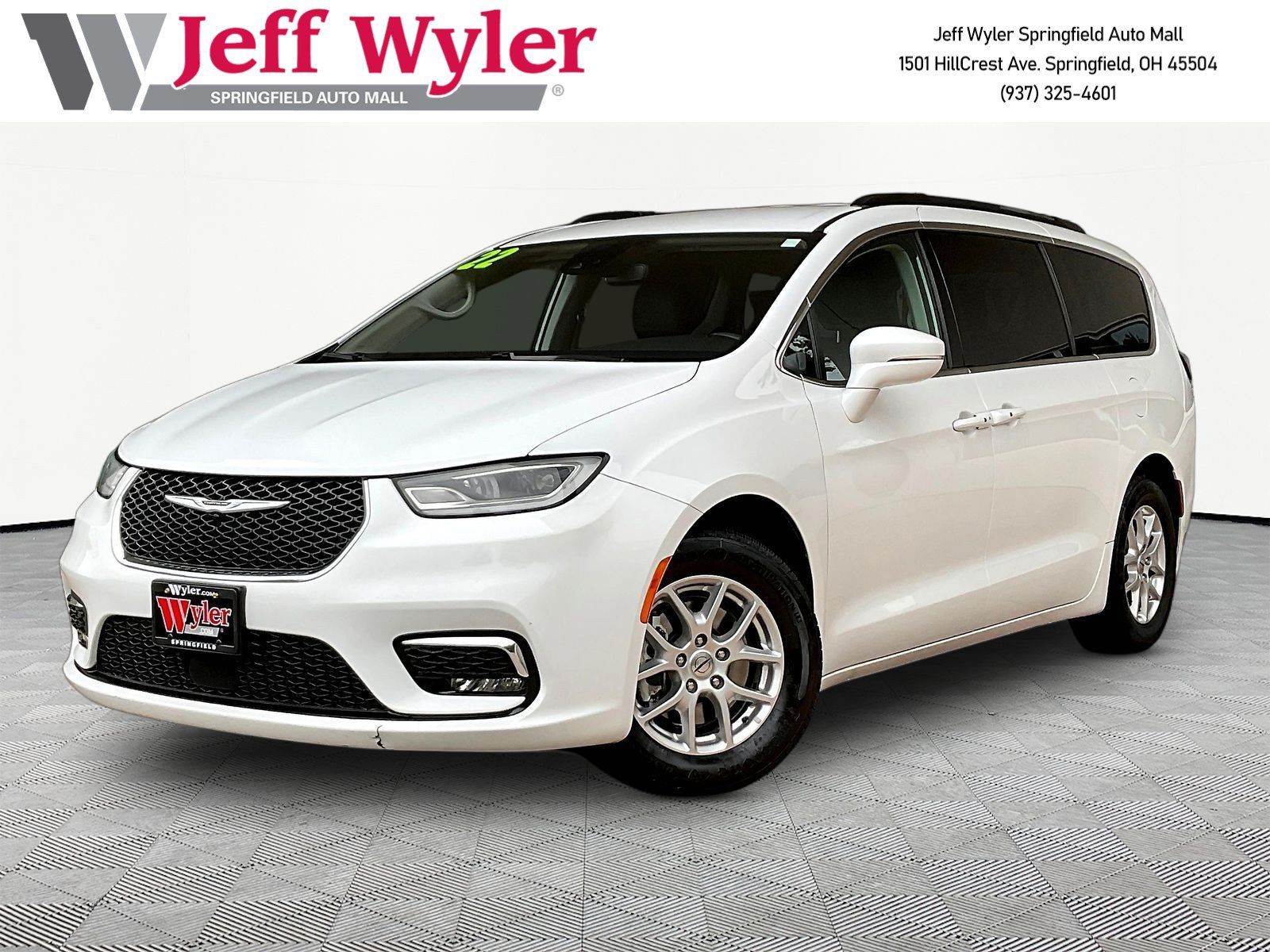 Used 2022 Chrysler Pacifica Touring-L FWD image 1