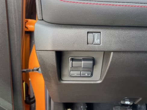 Used 2025 Chevrolet Colorado Z71 w/ Z71 Convenience Package 2 image 17