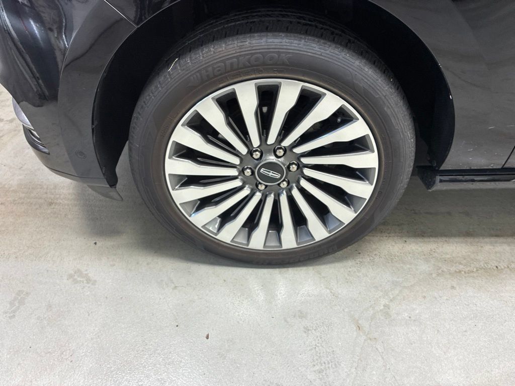 Used 2019 Lincoln Navigator L Reserve w/ Cargo Package AWD/4WD image 35
