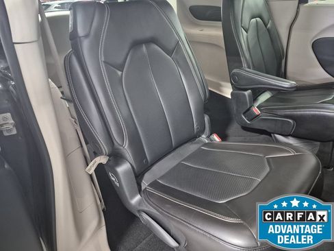 Used 2023 Chrysler Pacifica Touring-L FWD image 33