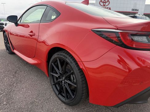 Used 2025 Toyota GR86 Premium image 11