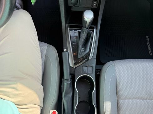 Used 2015 Toyota Corolla LE FWD image 12