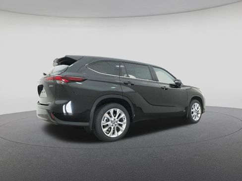 New 2026 Toyota Highlander Limited image 25
