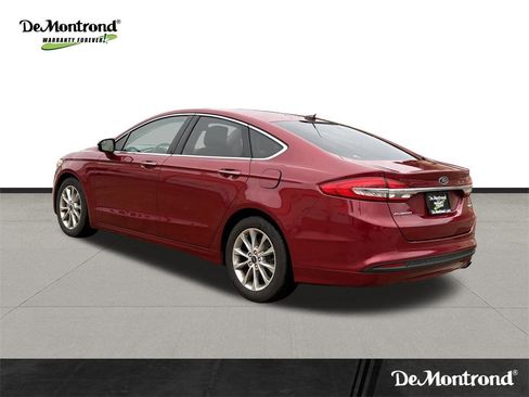 Used 2017 Ford Fusion SE w/ Fusion SE Technology Package image 4