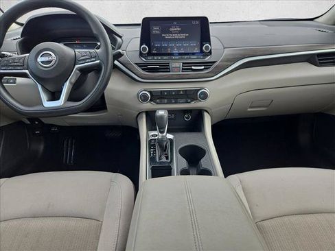 Used 2025 Nissan Altima 2.5 SV FWD image 16