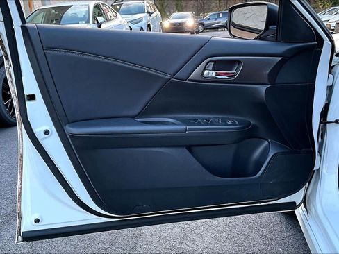 Used 2016 Honda Accord Sport image 19