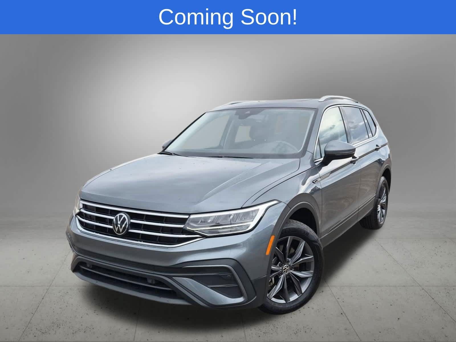 Used 2024 Volkswagen Tiguan SE AWD/4WD image 1