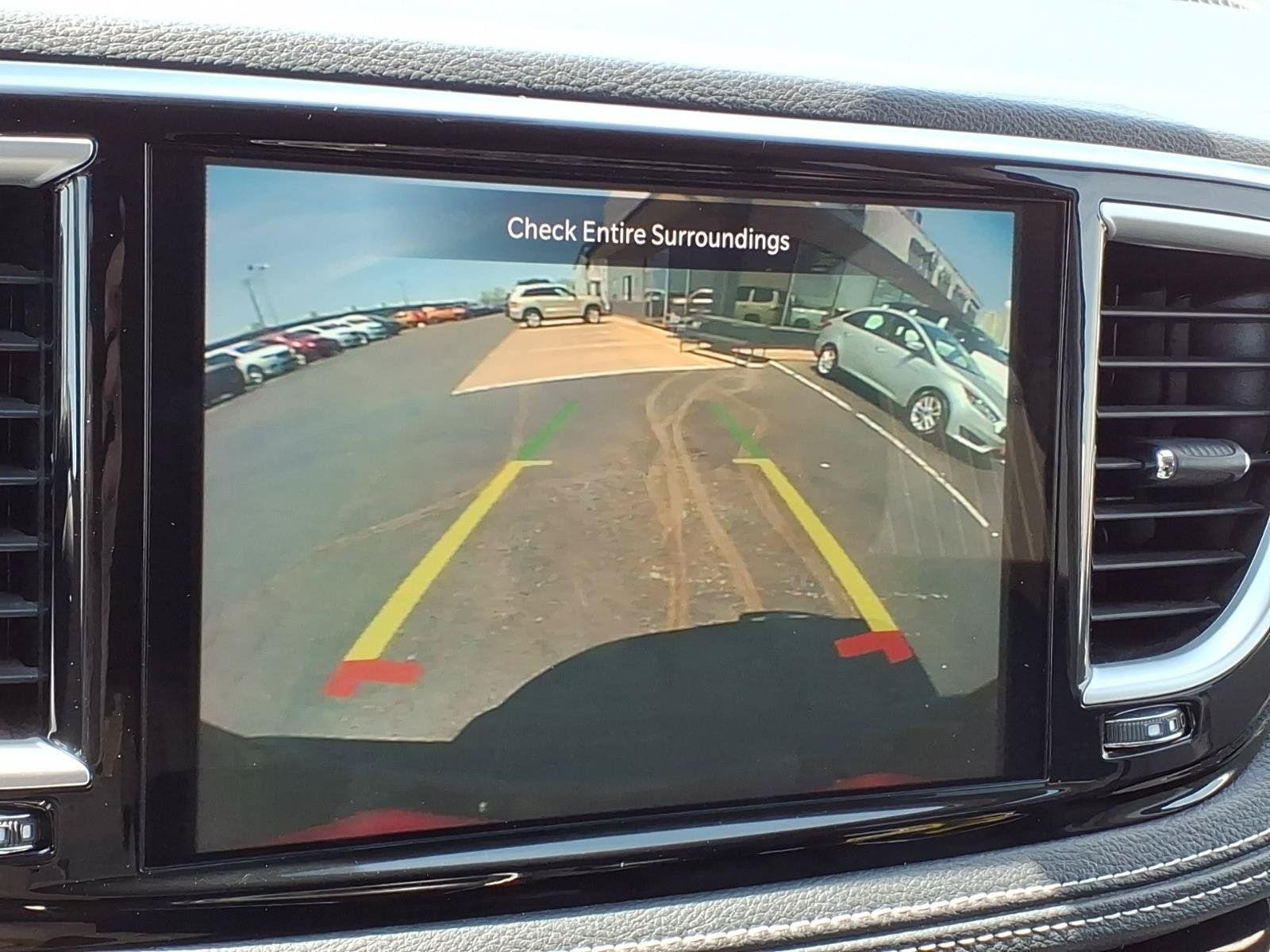 Used 2024 Chrysler Pacifica Limited FWD image 16